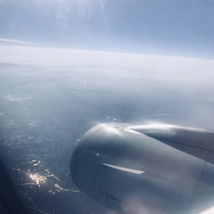 美女100%露出大胸奶头
