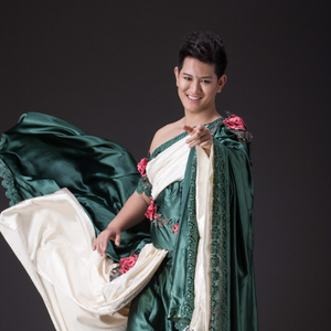 美女100%露出大胸奶头
